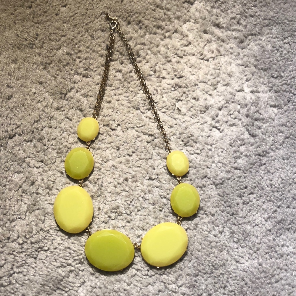 STATEMENT NECKLACE